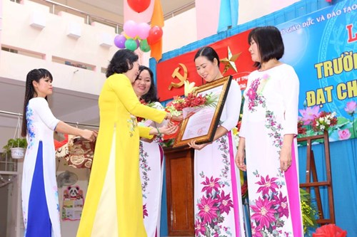 Trường mầm non Sơn Ca 6 đón Bằng công nhận trường mầm non đạt chuẩn quốc gia mức độ 1.